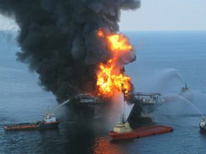 2010 Deepwater Horizon drilling rig explosion aftermath image